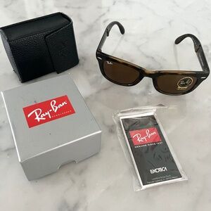 Ray-Ban Folding Wayfarer Sunglasses Brown